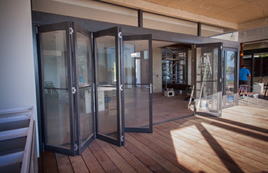 BIFOLD_DOOR__Capral_Artisan__manufactured_by_Central_Glass_and_Aluminium